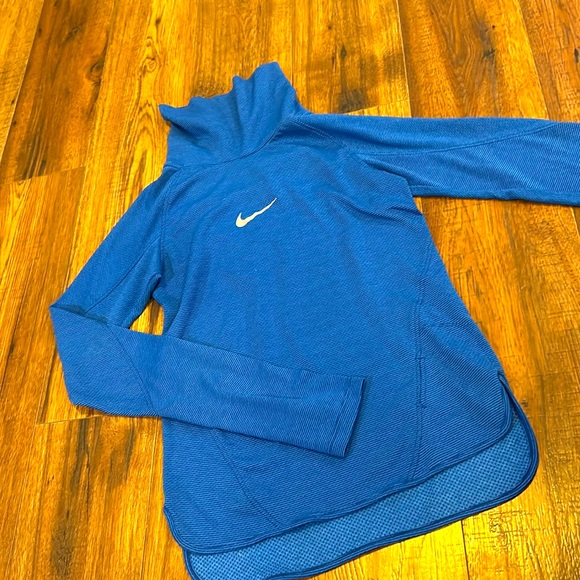 Nike athletic pull over - Picture 1 of 3